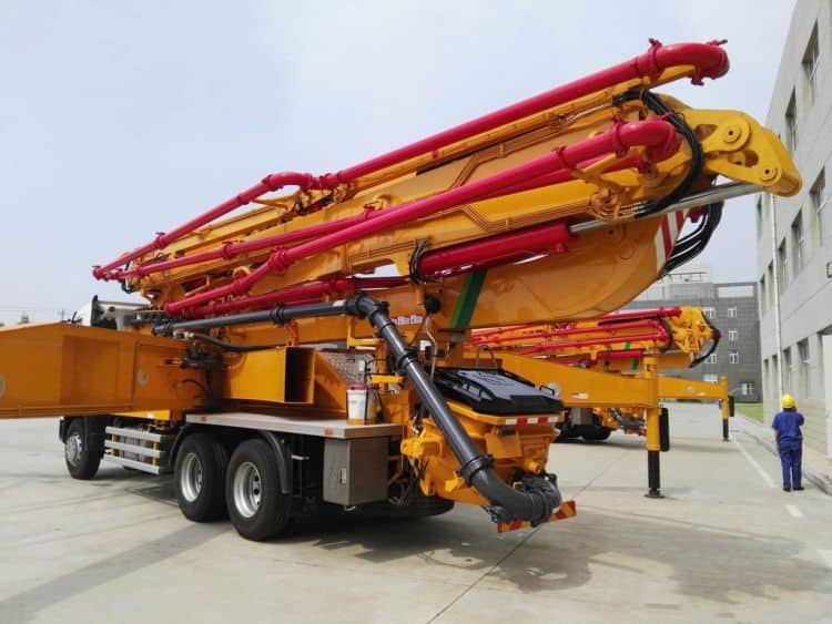 XCMG Schwing official 30m concrete pumps with truck HB30V concrete pump with HOWO chassis price